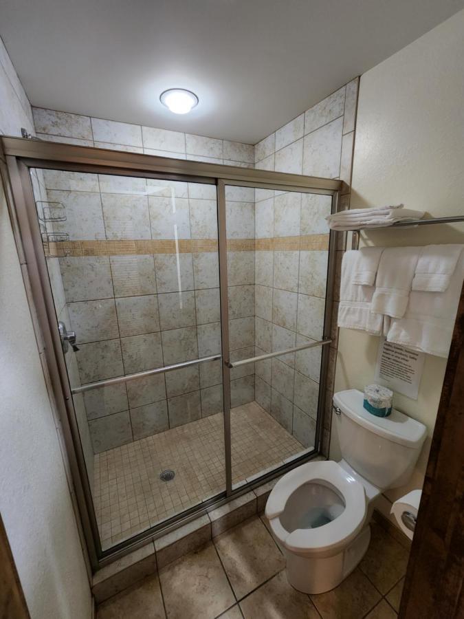 The Inn At Shady Lawn Newland Екстер'єр фото