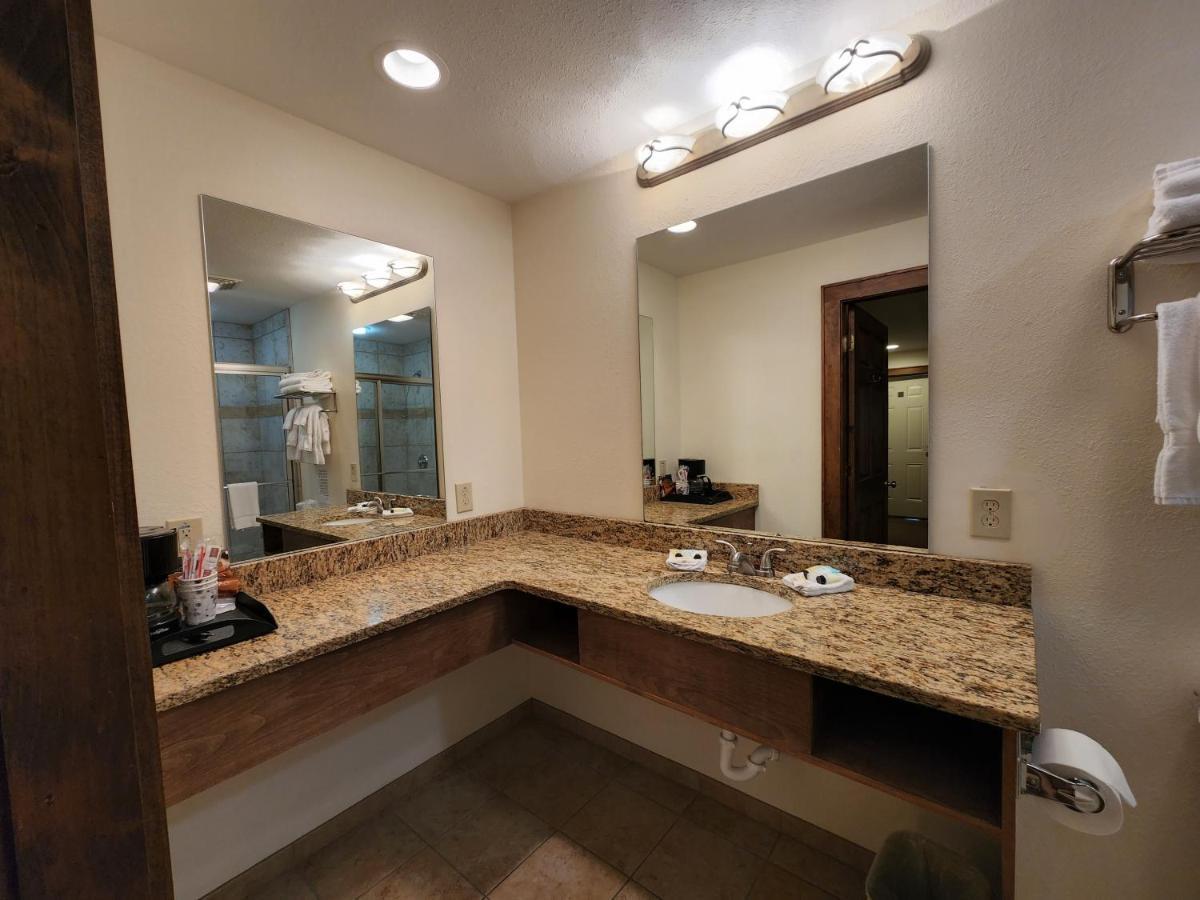 The Inn At Shady Lawn Newland Екстер'єр фото